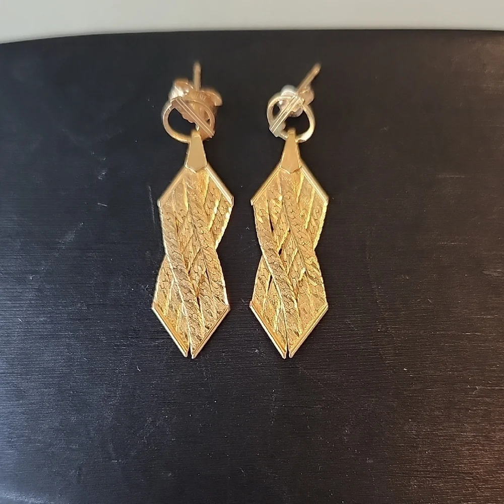 14K Gold Vintage Elegant Solid Gold Braided Herringbone Dangle Pierced Earrings